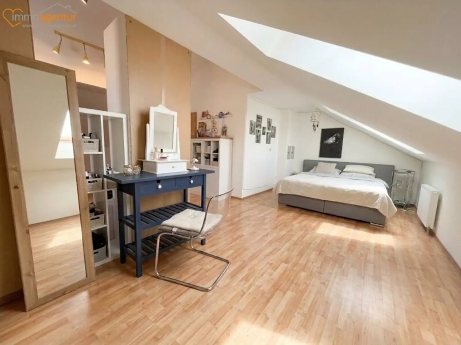 Großzügiges, vollunterkellertes Reihenmittelhaus mit Garten, Garage & ca. 245 m² Gesamtnutzfläche in Ansfelden