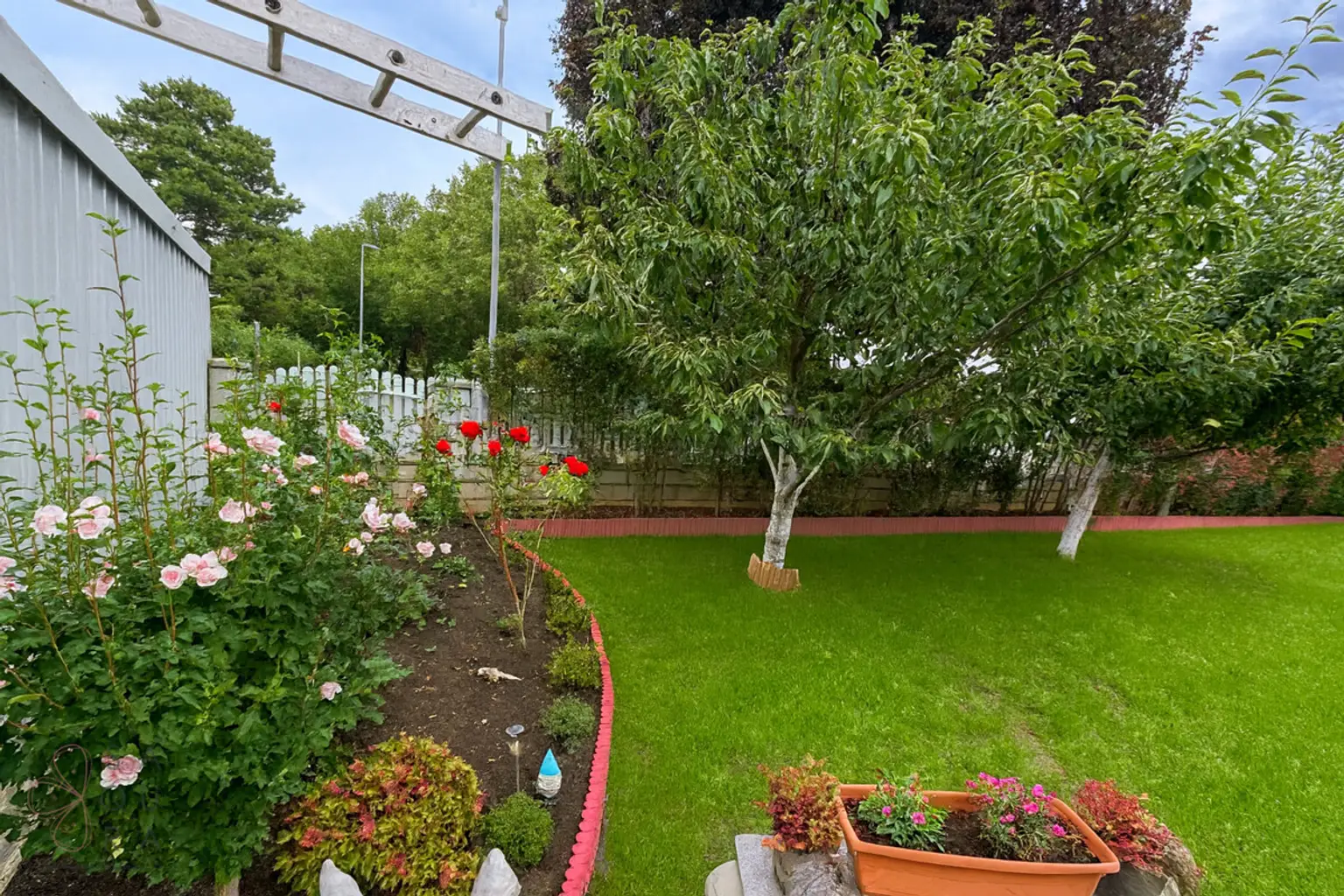 Charmantes Einfamilienhaus mit Einliegerwohnung, Garten und Garage – vielseitig nutzbar