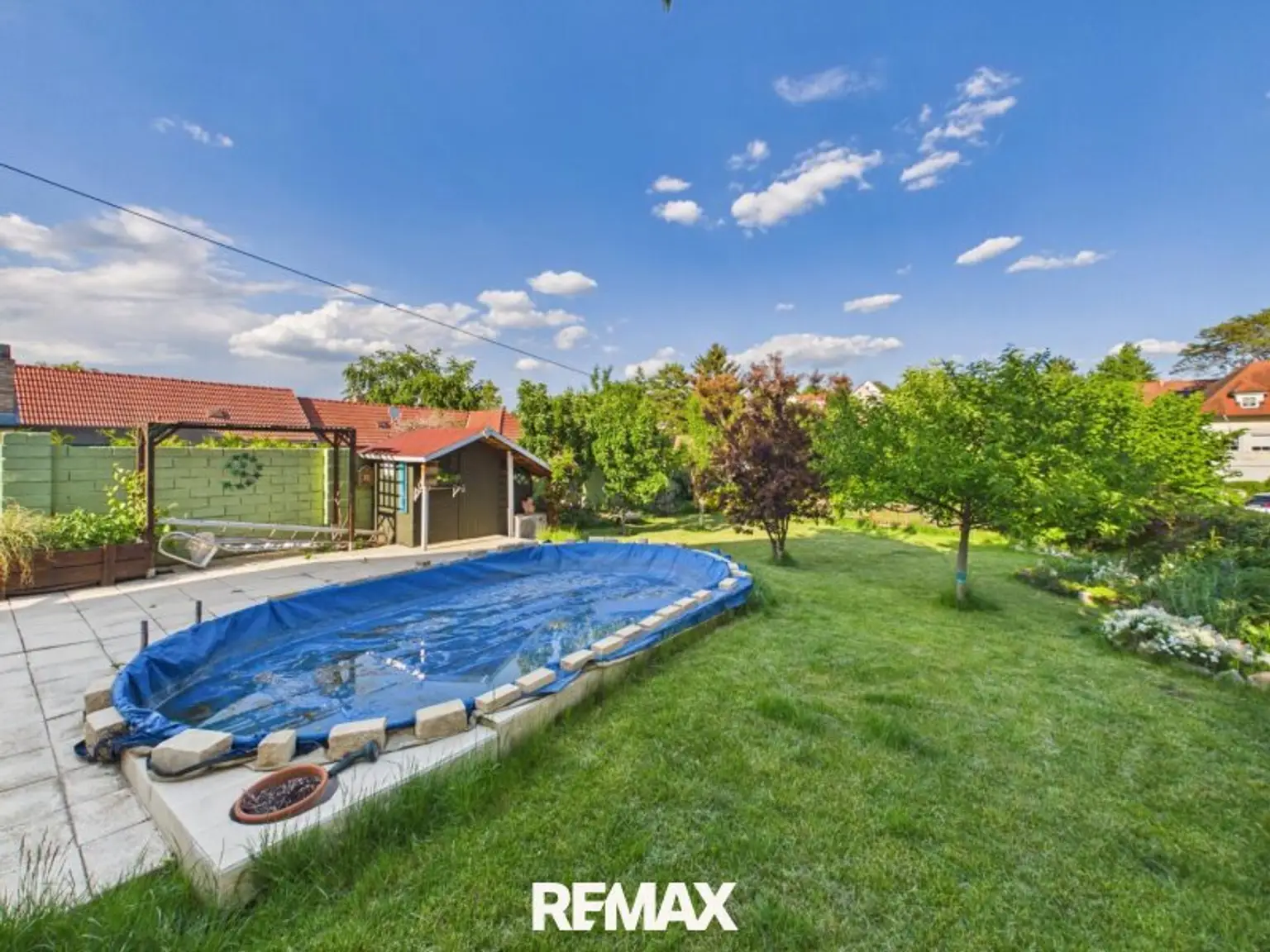 Garten mit Pool