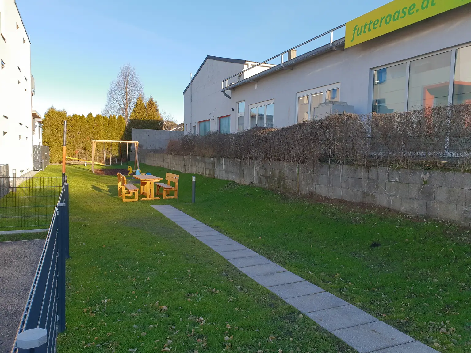 Neuwertige 3 Zimmer Wohnung mit Balkon + 2 Parkplätzen!!