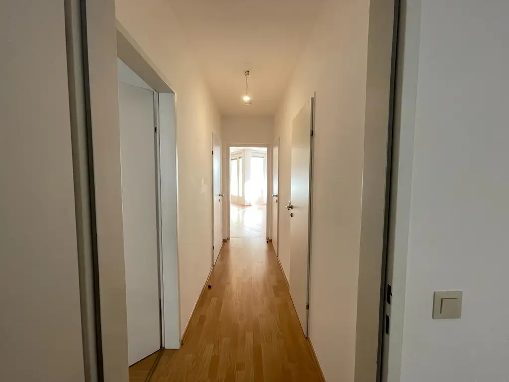 Lichtdurchflutete 3-Zimmer-Wohnung mit Balkon in zentraler Lage