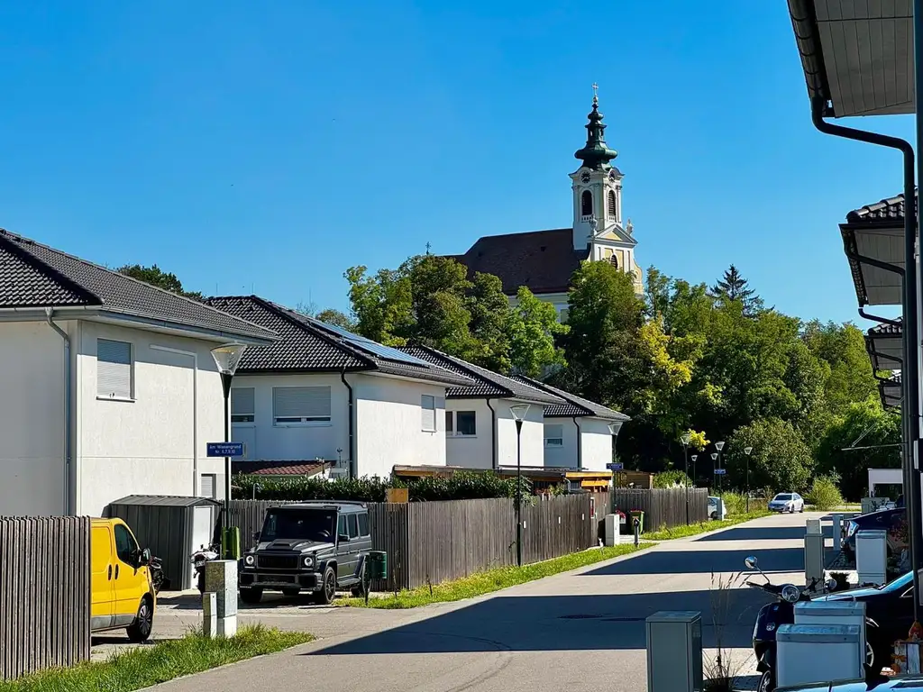 Zwei moderne Reihenhäuser in wunderbarer Umgebung und trotzdem in 30 Minuten in Wien