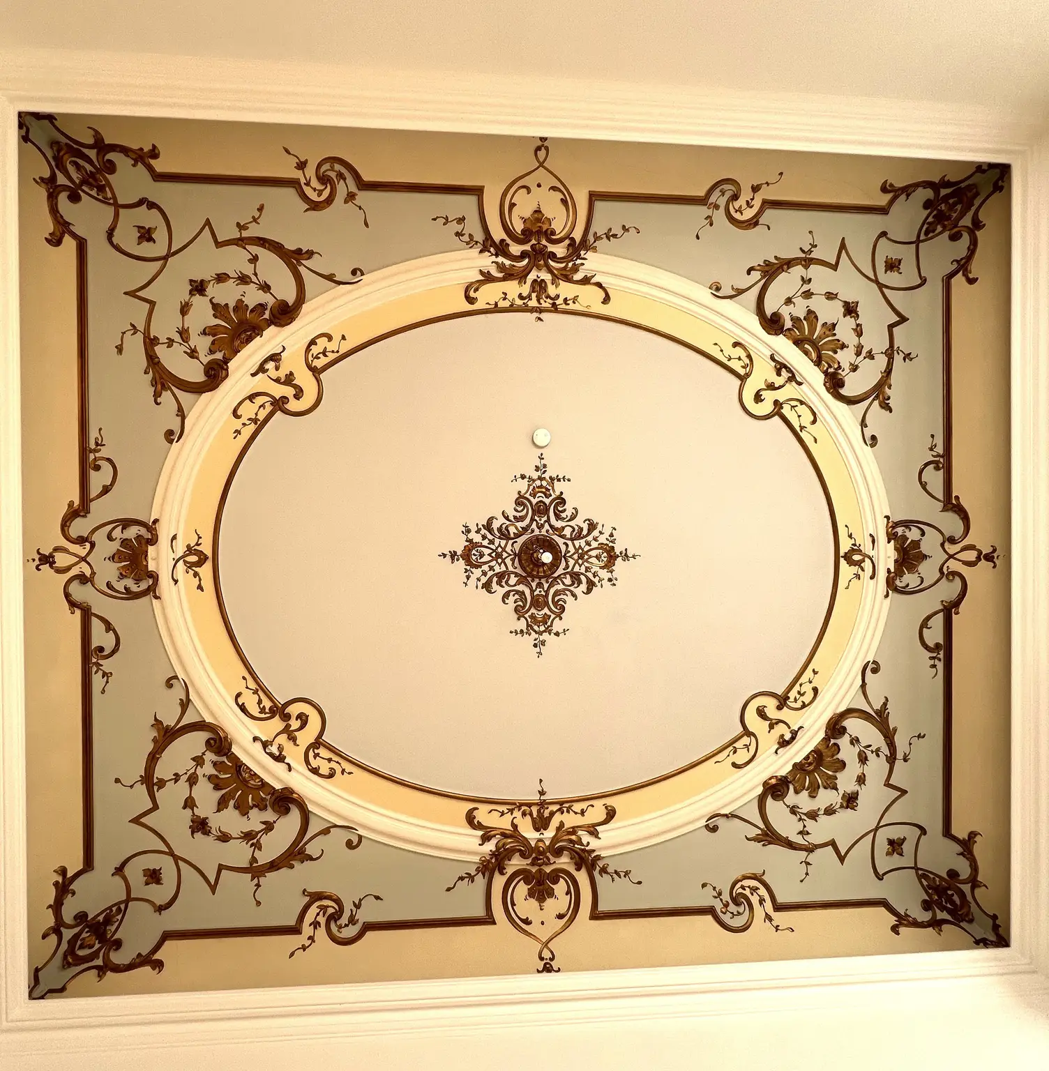 Prunkvolle 6-Zimmer Wohnung im repräsentativen Haus / Impressive 6-room-apartment in a representative building