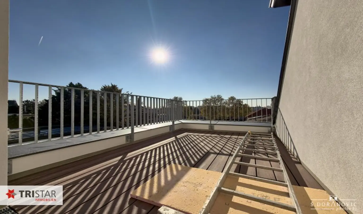 NEU! ++ ERSTBEZUG ++ 3-ZIMMER-DACHGESCHOSSWOHNUNG ++ CA. 85 M² WOHNFLÄCHE + TERRASSE CA. 11 M² ++ TIEFGARAGENPLÄTZE ++ U2 (ASPERNSTRASSE) ++ 1220 WIEN ++