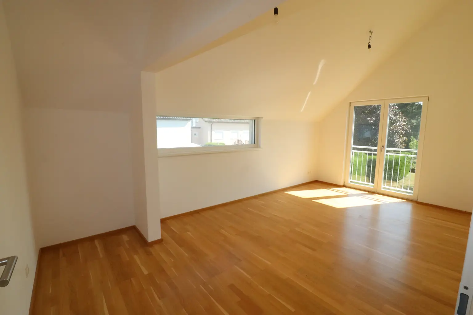 Neuwertige Doppelhaushälfte in Gänserndorf - 4 Zimmer, Keller, Garten, Terrasse, 2 Stellplätze!