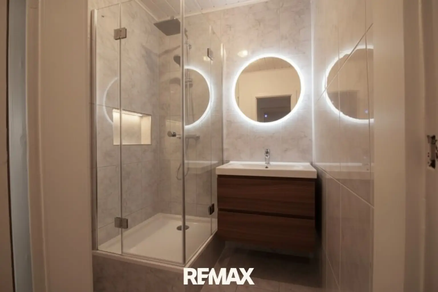 Badezimmer KI generiert