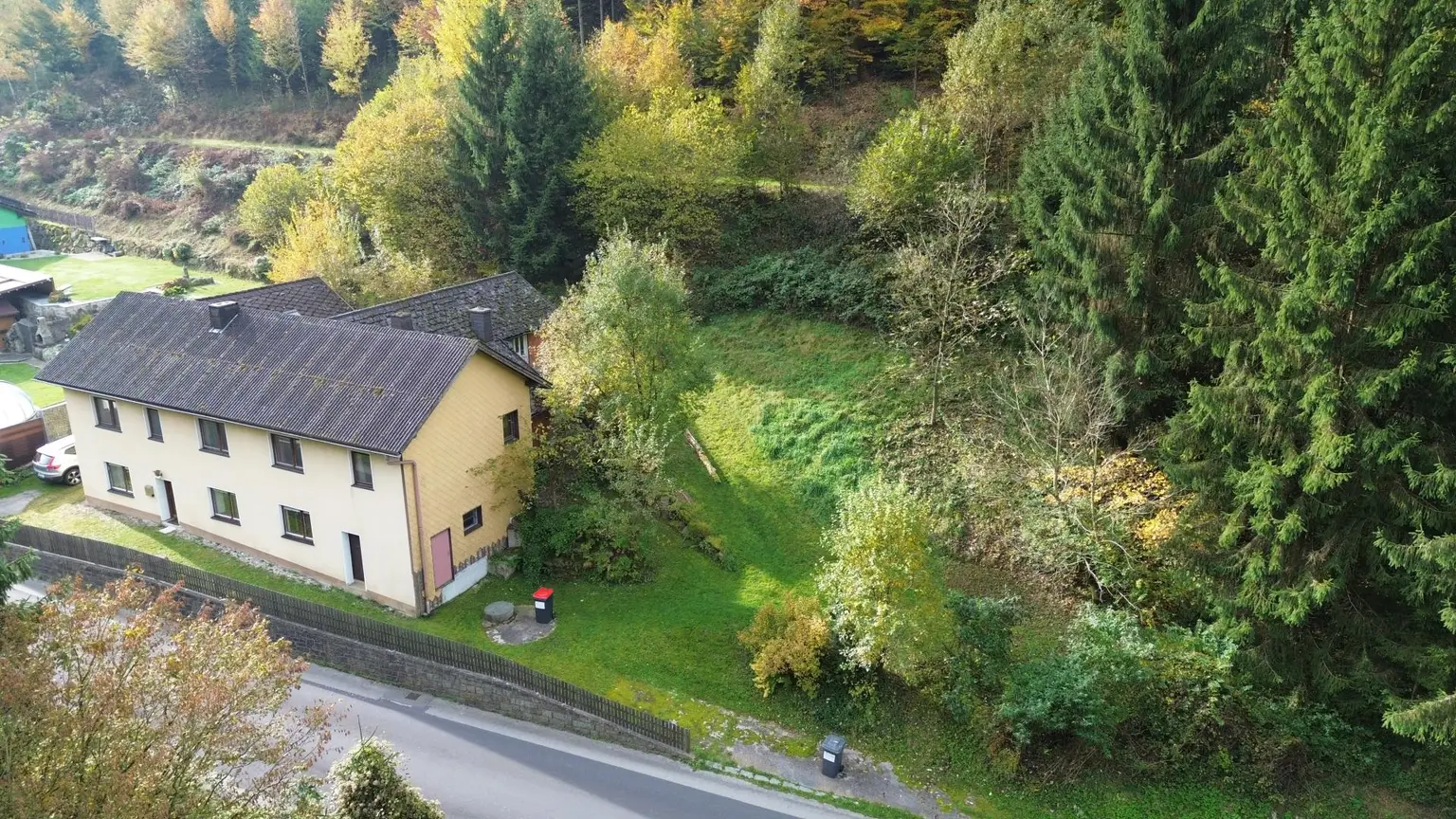 Wohnhaus mit SANIERUNGSBEDARF