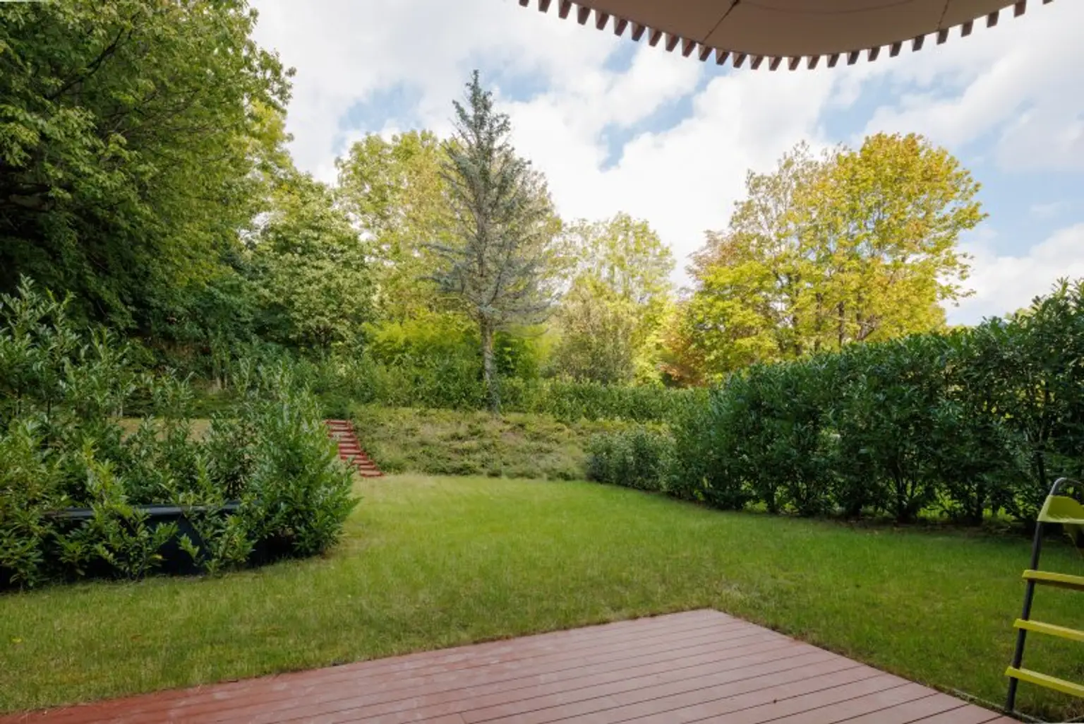 WOHNUNG mit 300 m² Privatgarten im 1190 Wien + Pool und Gym Nähe American Int. School