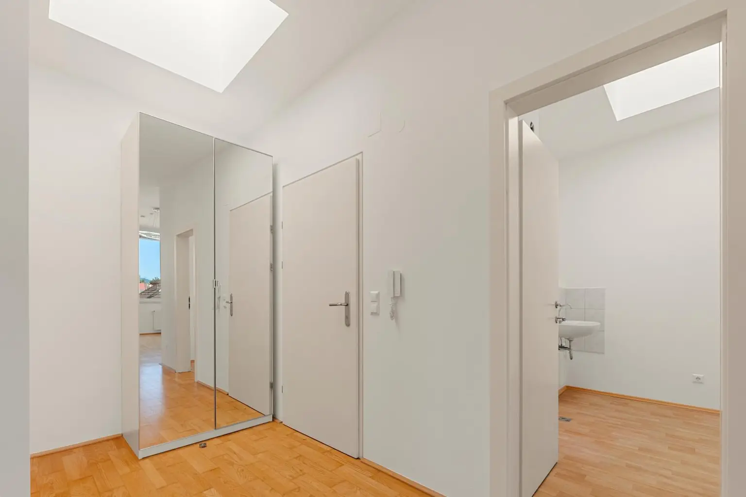 Stilvolle 4-Zimmer-Wohnung im Penthouse-Flair mit Dachterrasse