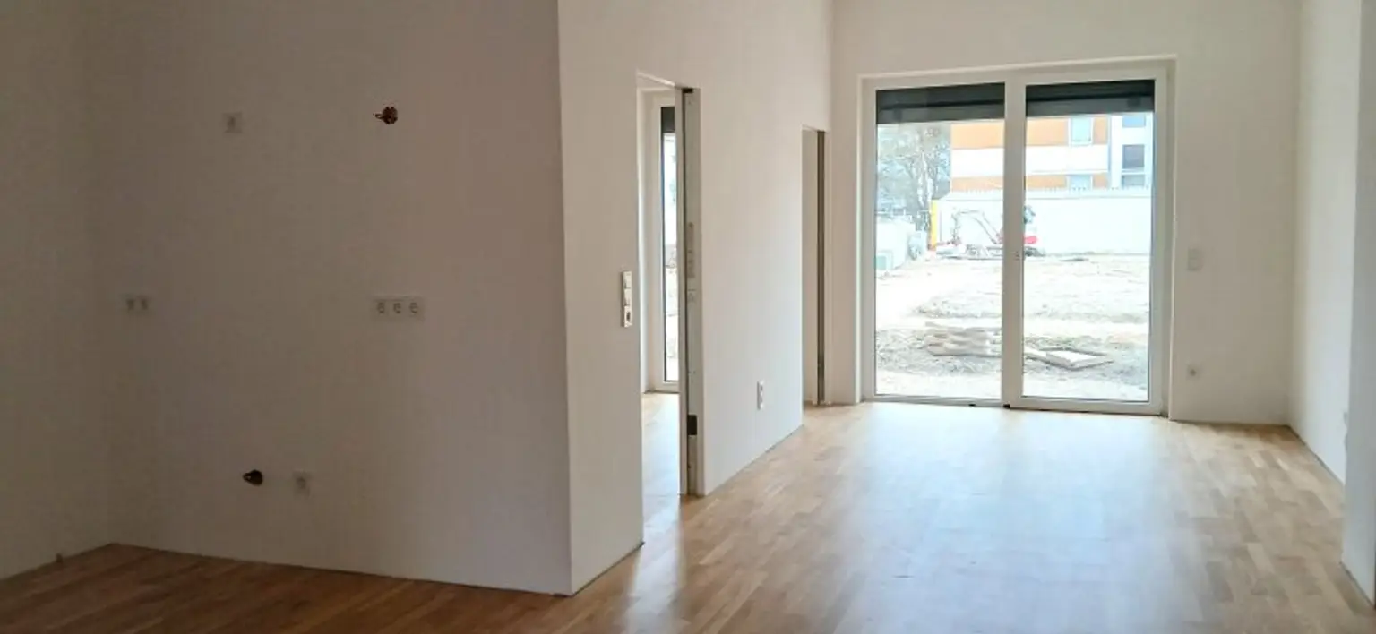 NEUBAU - ERSTBEZUG - Top 2 - Wunderschöne 2 Zimmerwohnung mit kleinem Garten, Terrasse und einem eigenen Tiefgaragenplatz