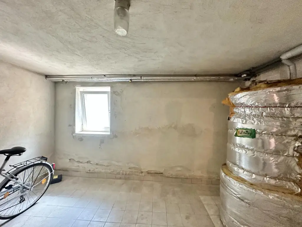 Ländliches Paradies - Sanierungsbedürftiges Landhaus auf großem Grundstück!
