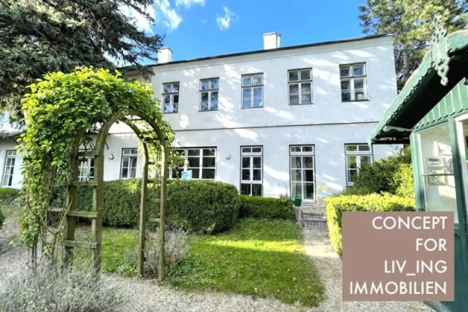 4 Zimmer Altbauflair in Altwiener Fuhrwerkerhaus. 88m2. Idyllischer Allgemeingarten. Sanierungsbedarf. Nahe Schloss Schönbrunn &Hietzing.