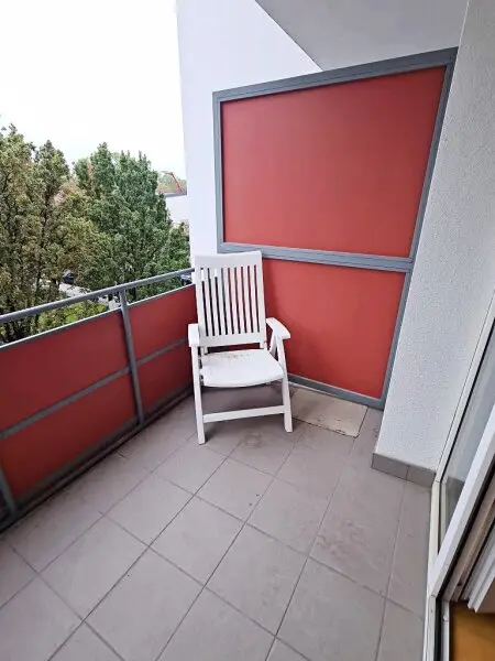 FAMILIENHIT, ENKPLATZ, gepflegte 113 m2 Neubau mit Loggia, 4 Zimmer, Küche, 2 Bäder, teilmöbliert, 3. Liftstock, U3-Nähe
