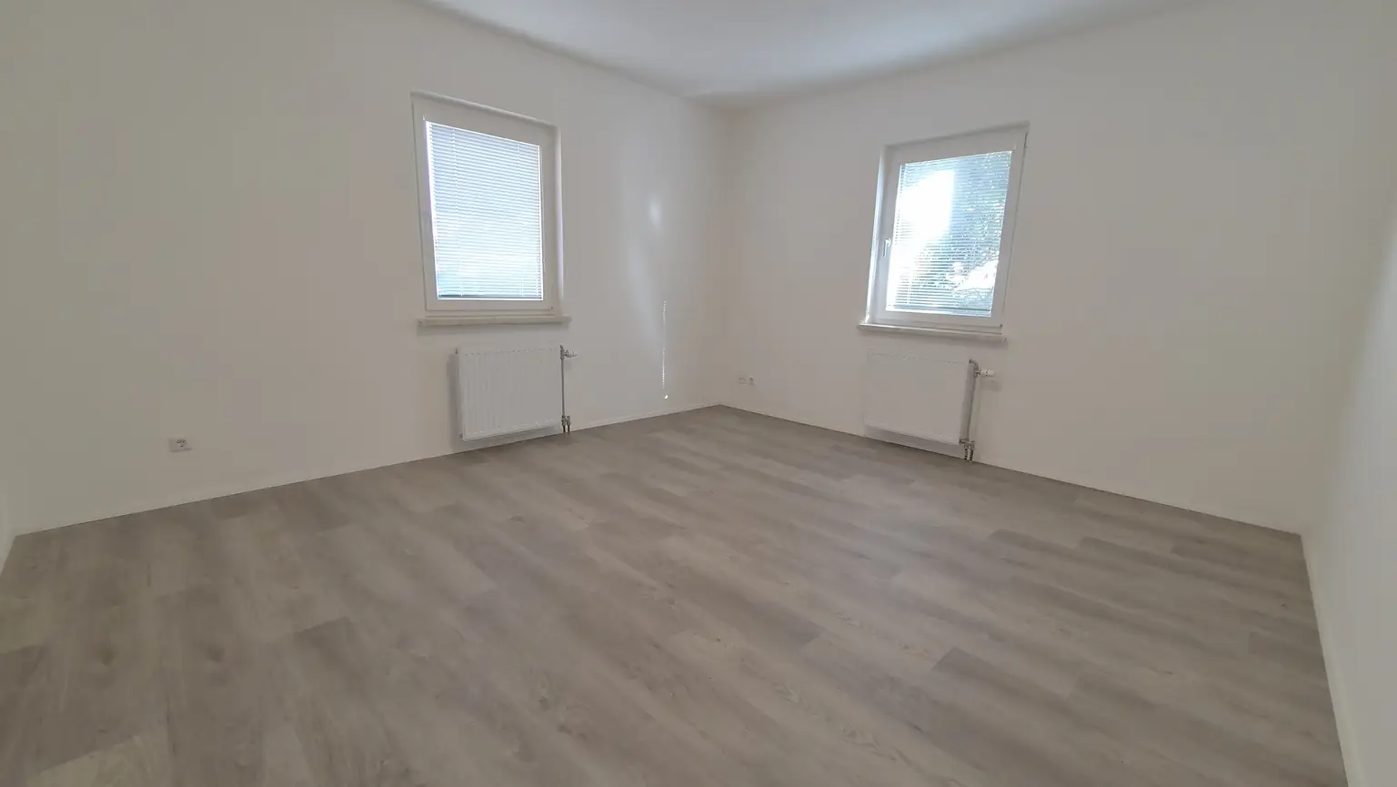 Sanierte Zwei Zimmerwohnung mit neuer Küche zu vermieten!