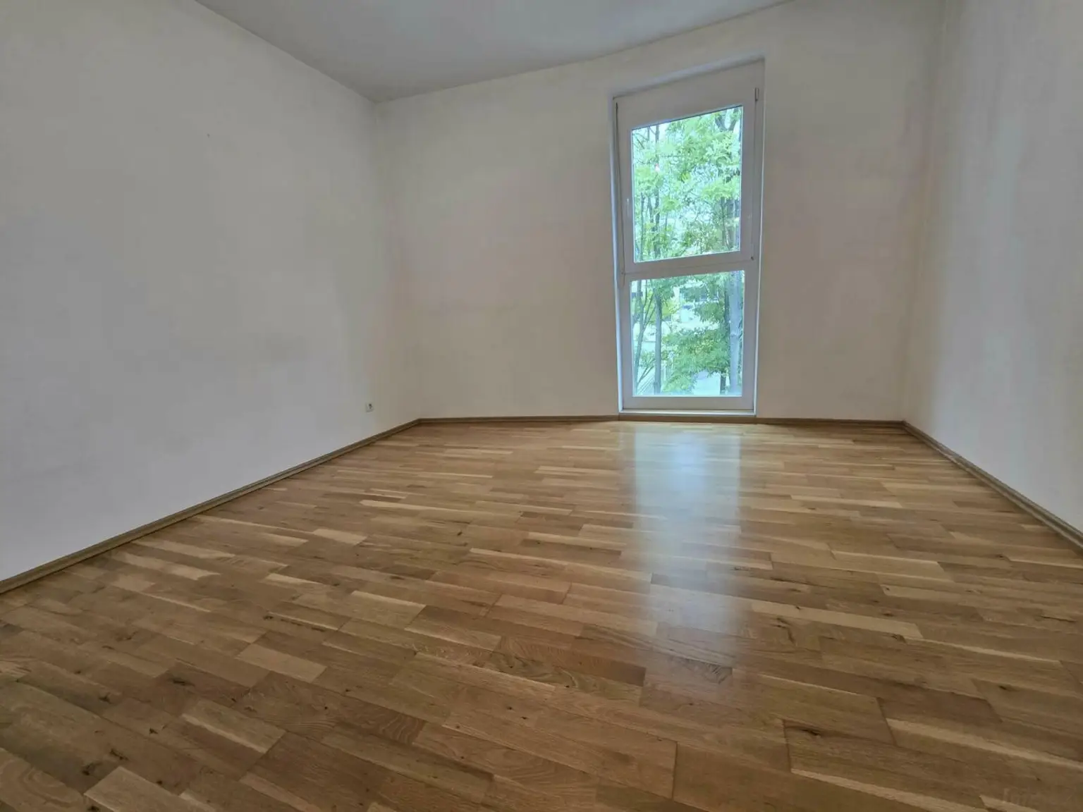 Neu sanierte und derzeit geförderte 2-Zimmerwohnung!