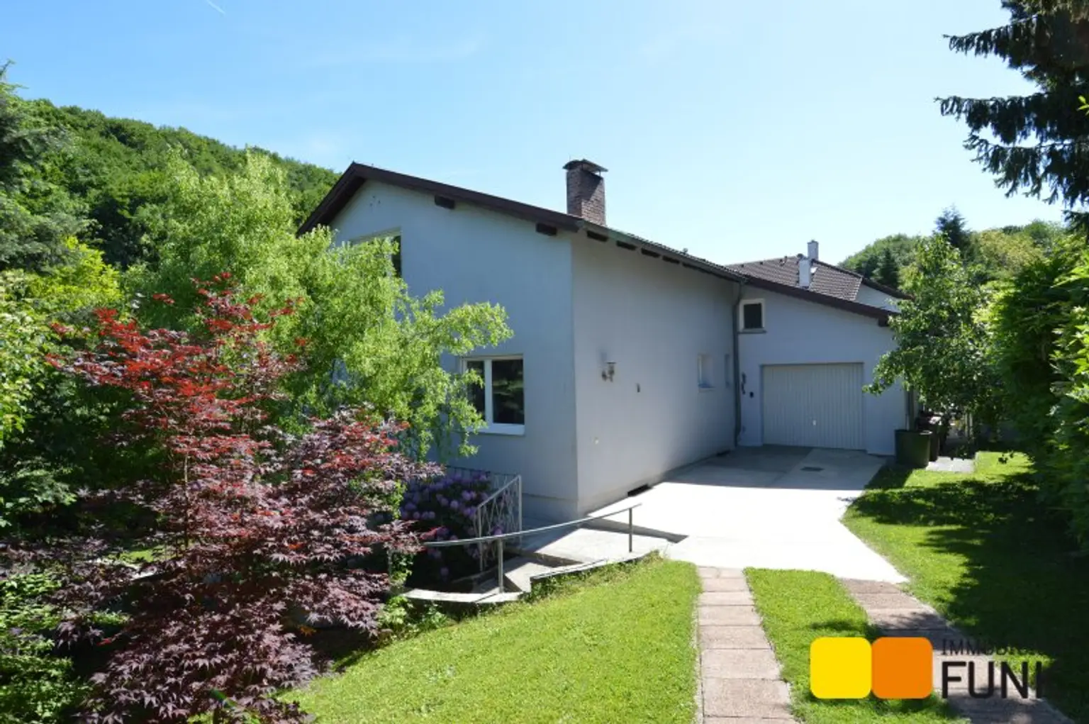 Großzügiges Haus mit Traumgarten