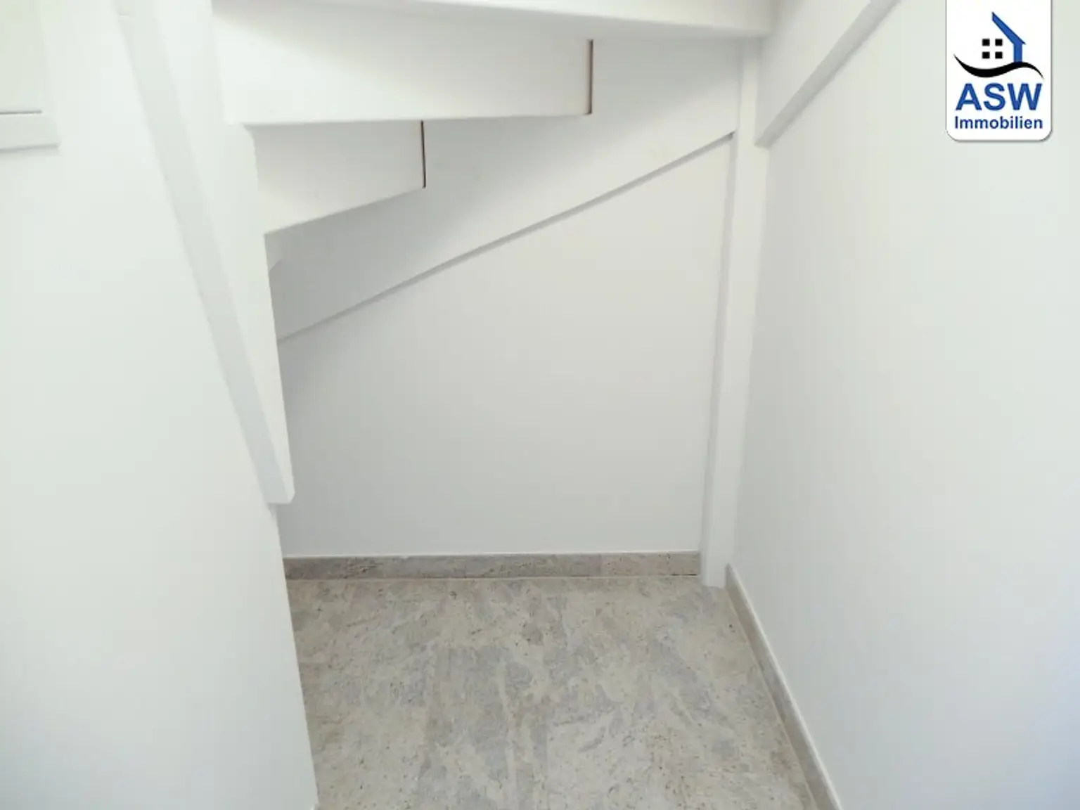 Bürowidmung: Perfekt aufgeteilte 3-Raum-Maisonette mit Terrasse und Garten