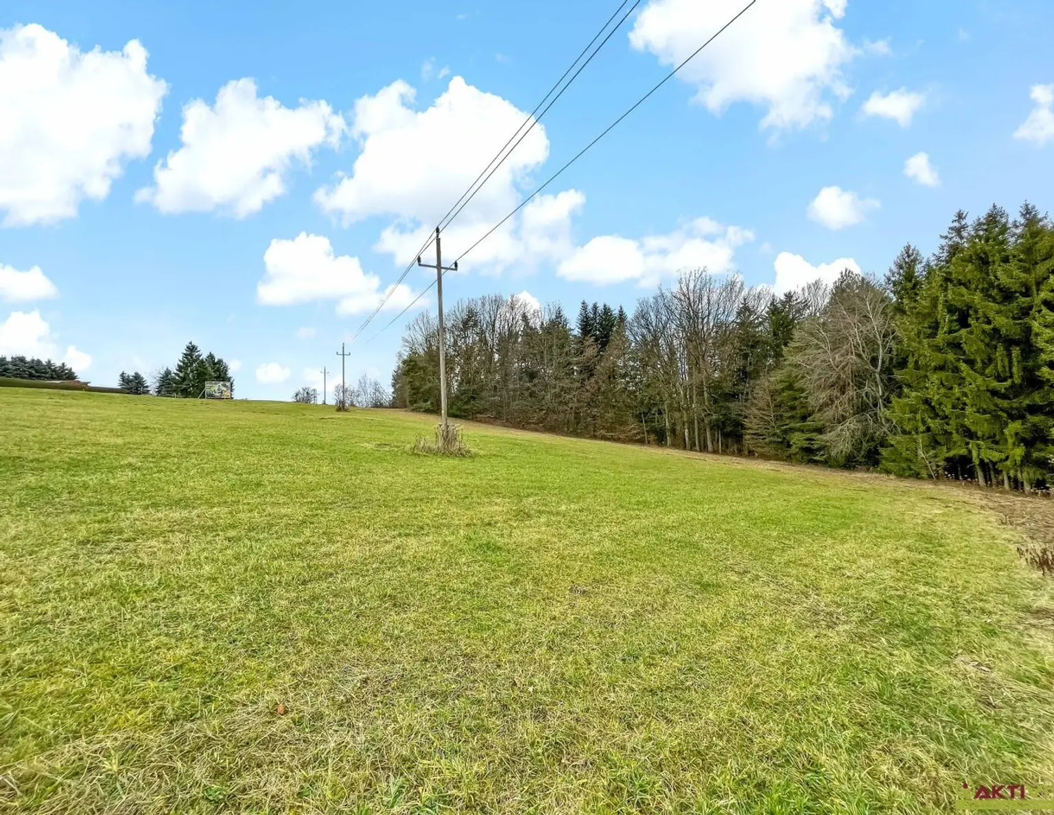 Großer Wohn-Baugrund in erhöhter Lage. - Freiland-Anteil mit Potential zur Widmung. - Vielfältige Möglichkeiten.