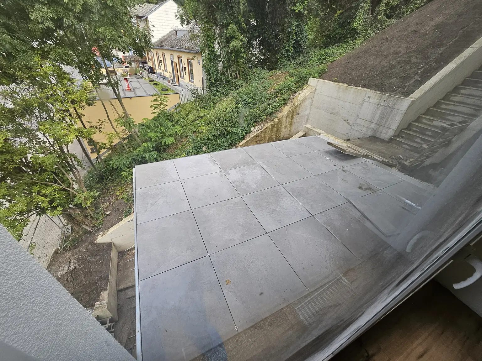 Neubauwohnung mit abgetrennter Küche, großem Wohnbereich und Balkon – komfortabel & modern