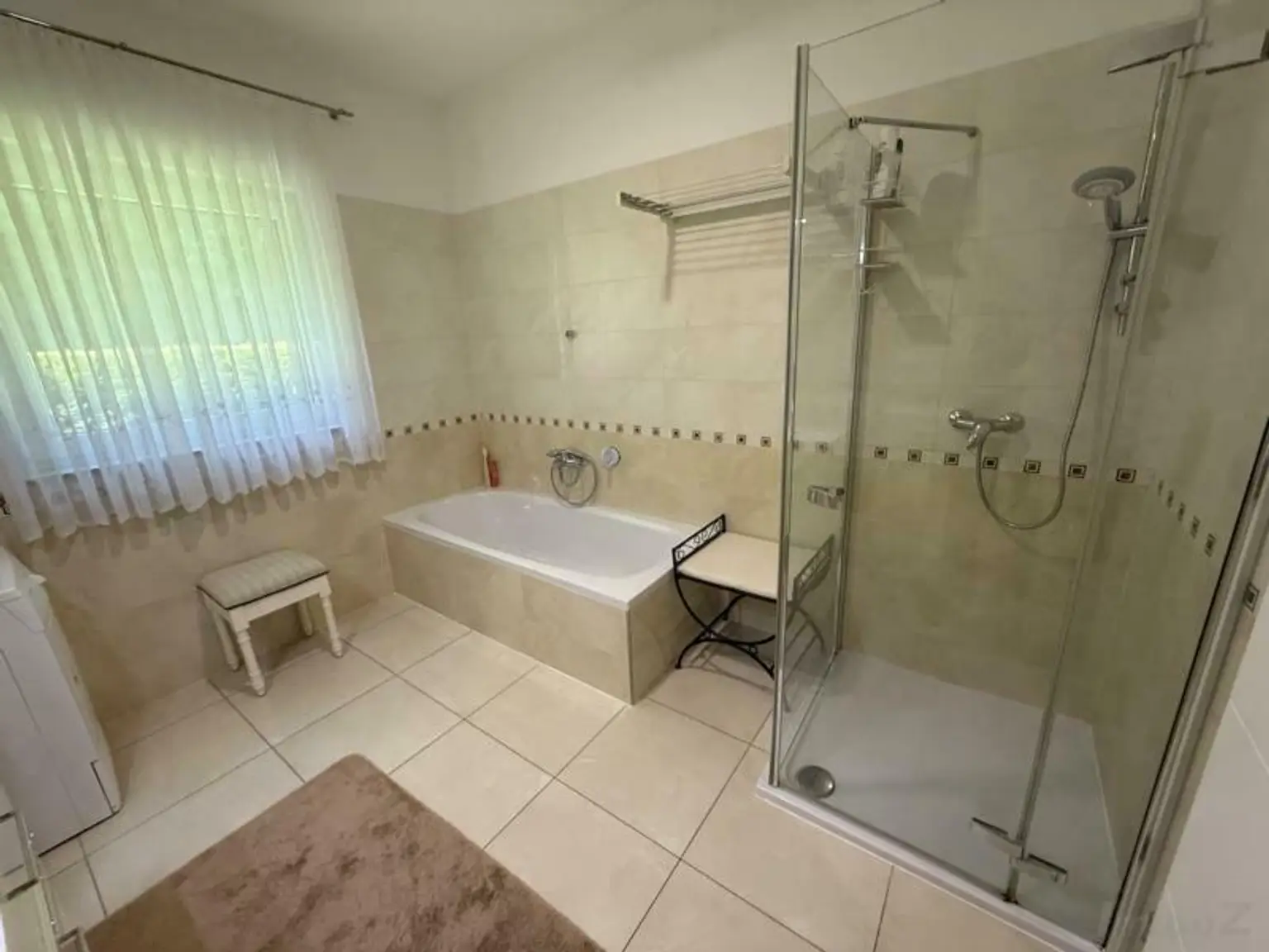 *** Eleganter und stilvoller Bungalow in begehrter Siedlungslage *** unmittelbare Nähe zur Stadt Feldbach ***