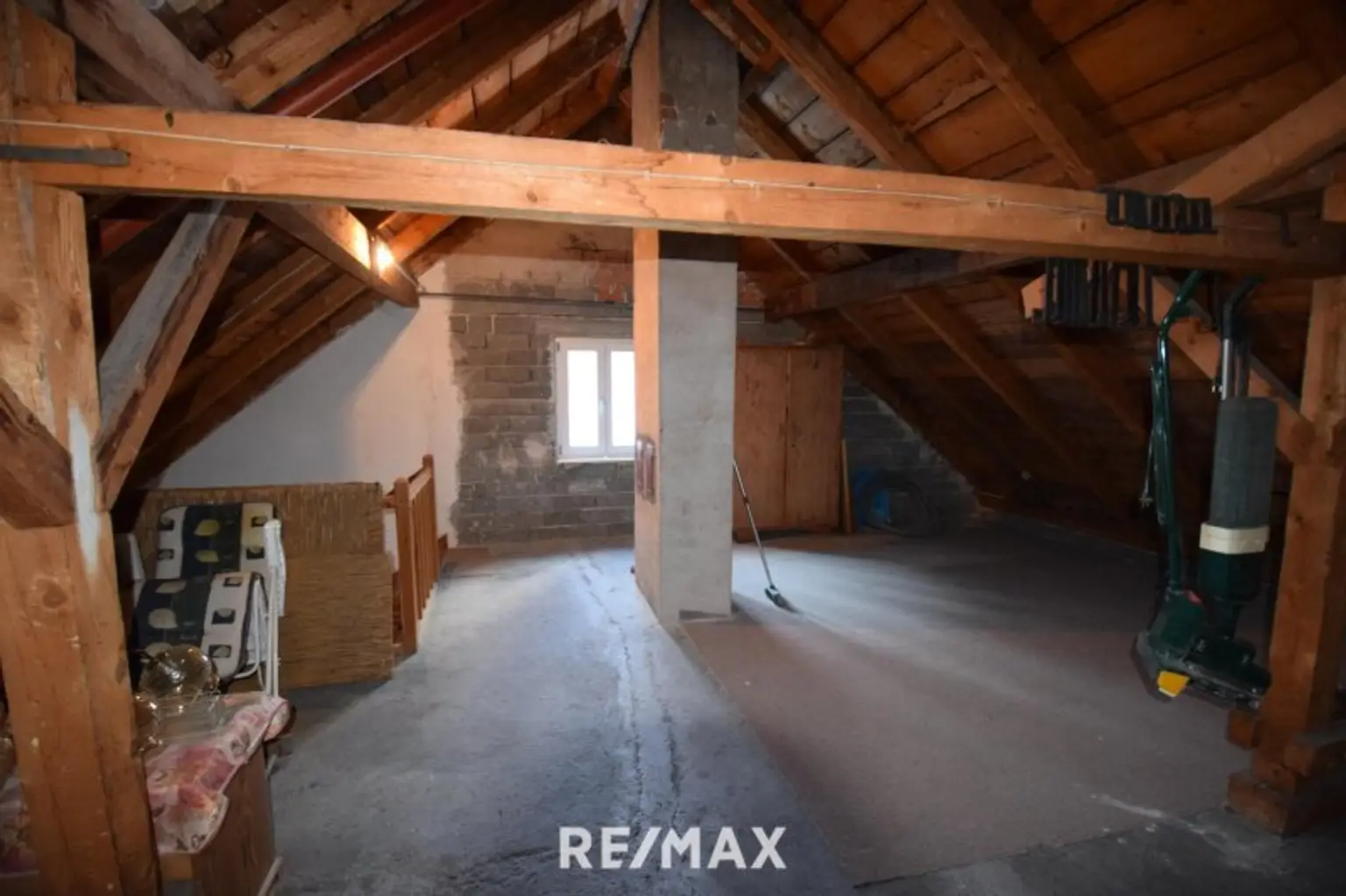 Dachboden ausbaufähig