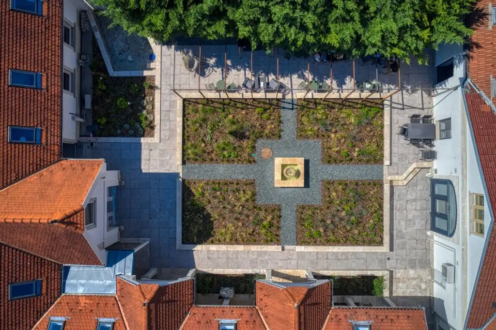 +++ Historischer Immobilienkomplex im Herzen von Sopron mit vielseitigem Entwicklungspotenzial +++