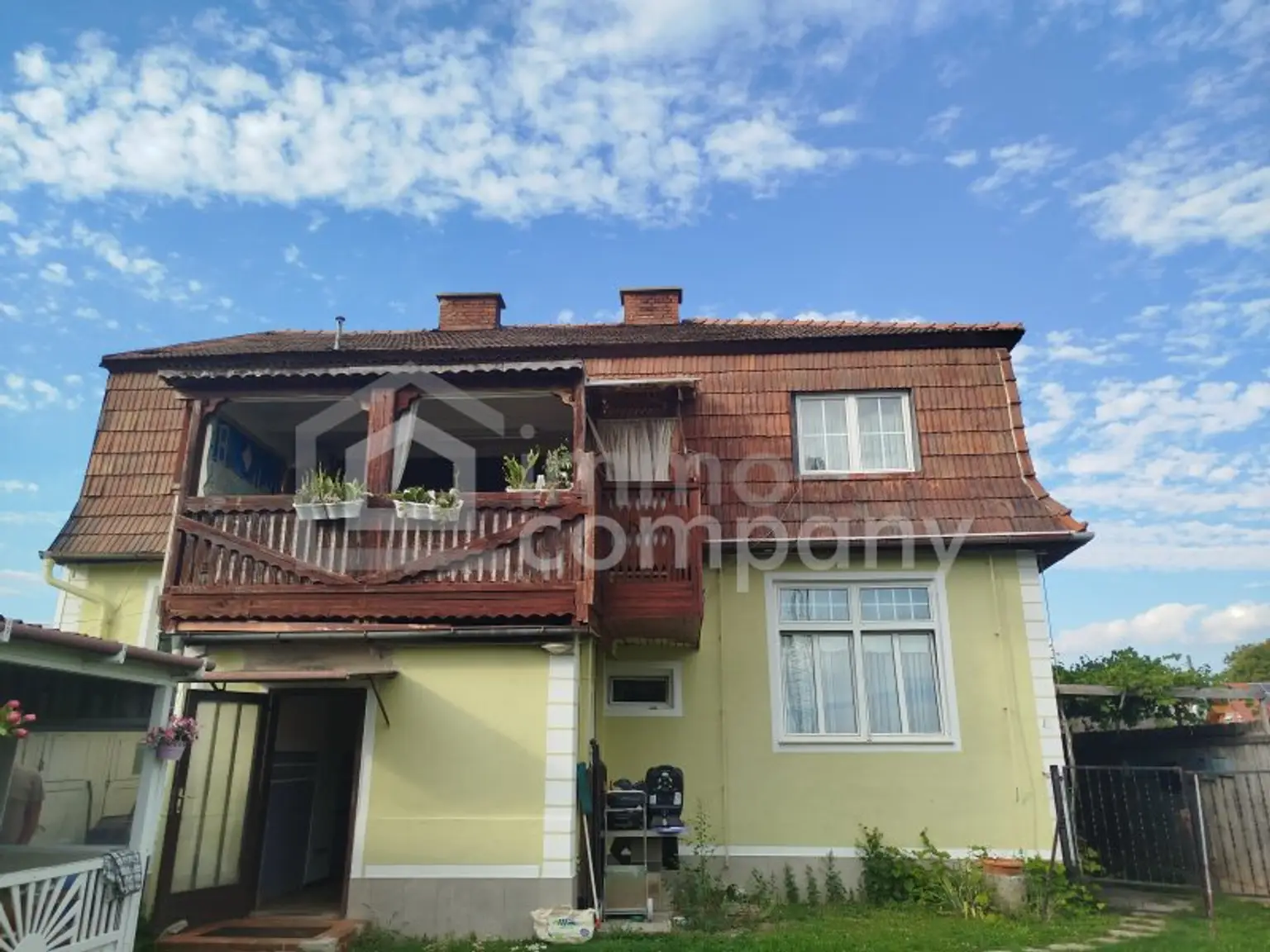 Mehrfamilienhaus mit  Gewerbegrundstück