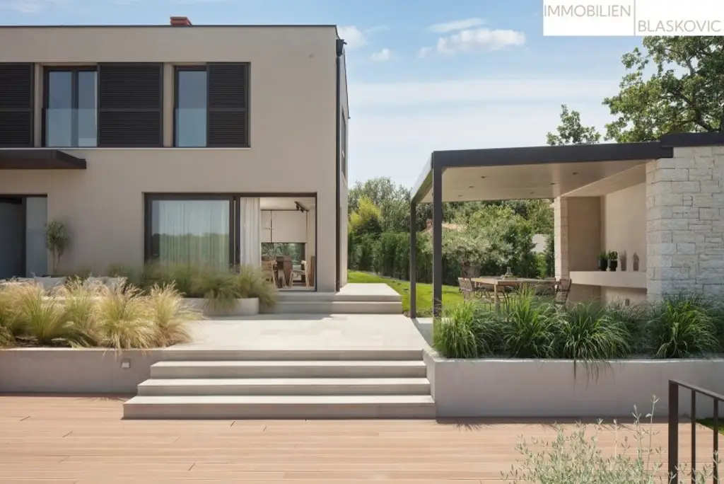 Luxus-Villa mit beheiztem Pool und Wellnessbereich in Vrsar - Erstbezug mit Top-Ausstattung!