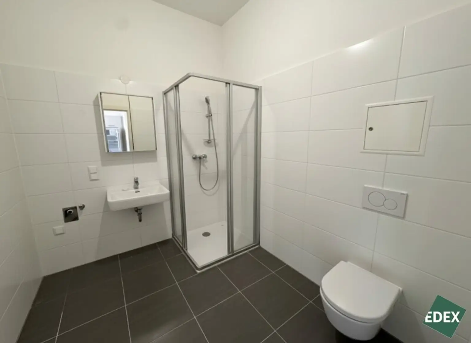 Ab sofort: Moderne 2-Zimmer-Wohnung mit Terrasse und Garten nahe U1