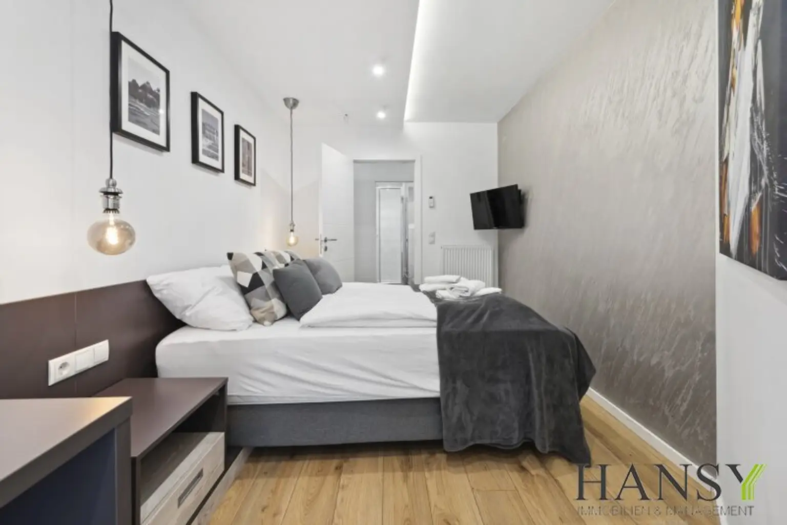 Vollmöblierte 3-Zimmer-Wohnung mit Loggia & zwei getrennt begehbaren Schlafzimmern! (WG-tauglich) 5 Gehminuten zur Mariahilfer-Straße