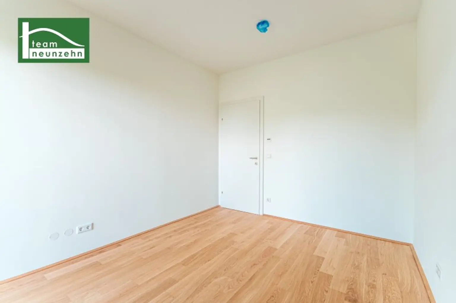 Alles was man sich wünscht – kostengünstige Heizung/“Kühlung“ über Erdwärme, PV-Anlage, weitläufige Grünflächen