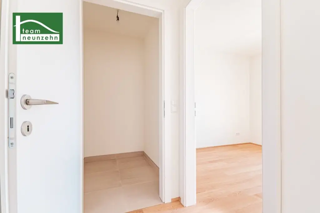 Alles was man sich wünscht – kostengünstige Heizung/“Kühlung“ über Erdwärme, PV-Anlage, weitläufige Grünflächen