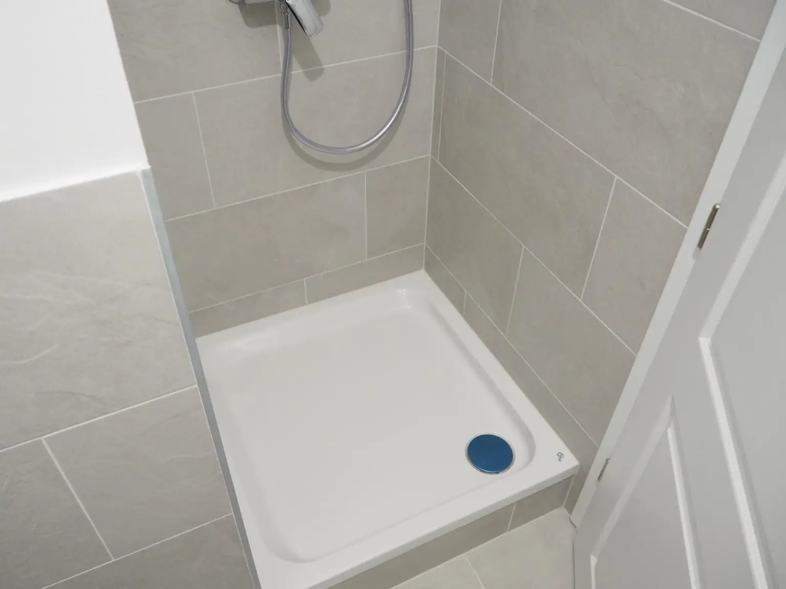 WC 2 mit Dusche (vor Erstbezug)