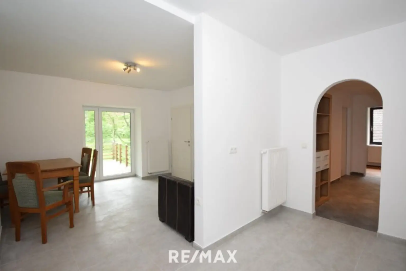 TOP 3 Wohnraum mit Blick in den Garten