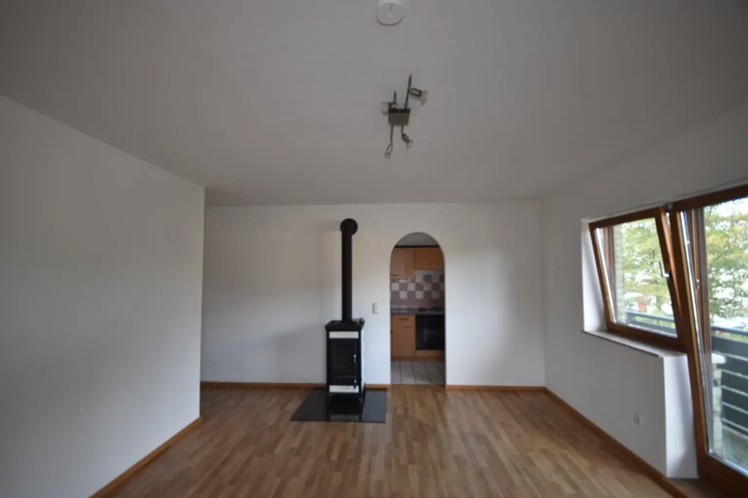 Wohnzimmer - Kleines 2 Zimmer Appartement mit PKW-Stellplatz Miete Grödig Salzburg