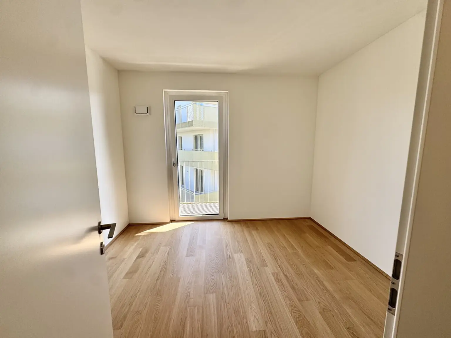 Hirschfeld: große, provisionsfreie und neue 5 Zimmer Wohnung mit Balkon - Preis jetzt sichern