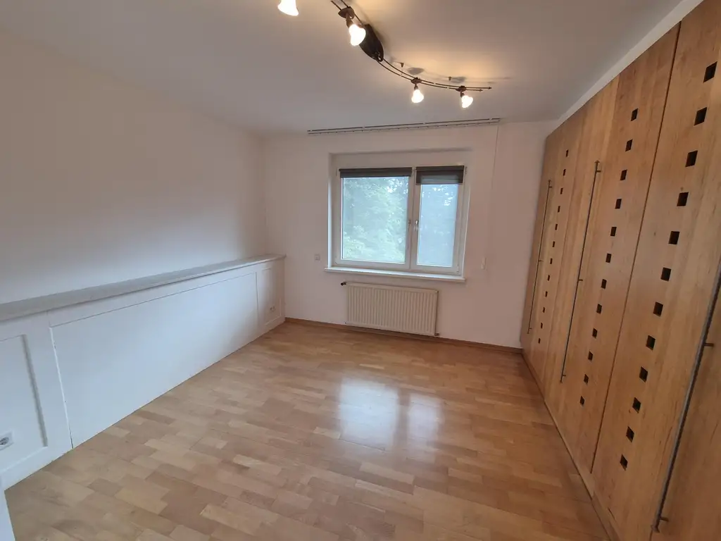TOP GEPFLEGTE 3 ZIMMER WOHNUNG MIT LOGGIA