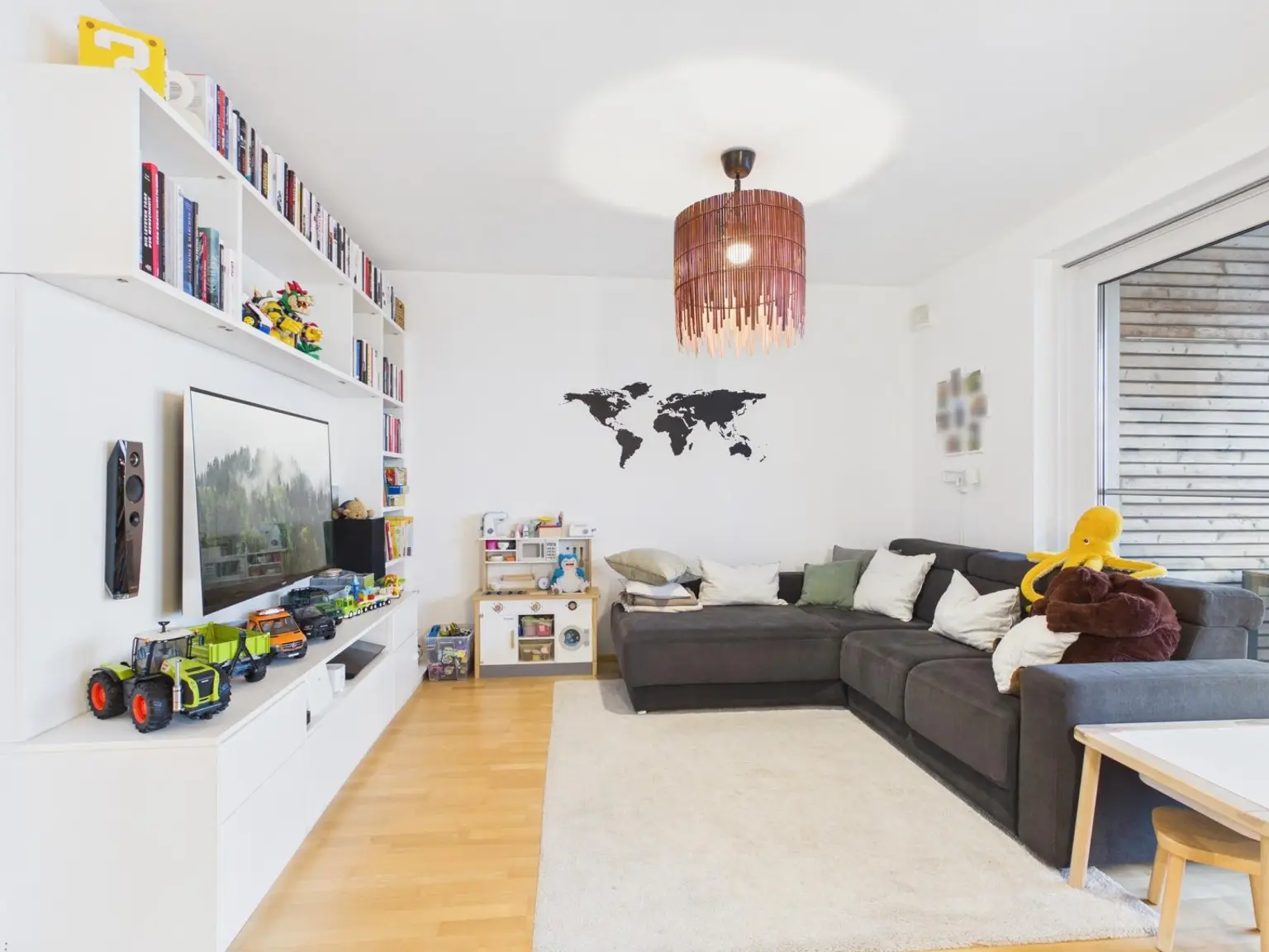 CAM04191G0-PR0084-STILL001