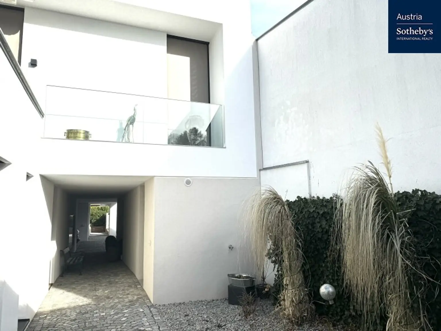 Privatsphäre & Perfektion – Architektenvilla mit Garten, drei Terrassen & Homeoffice