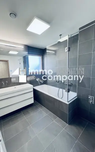 Moderne und neue Wohnung mit schöner Aussicht + Balkon und Terrasse!