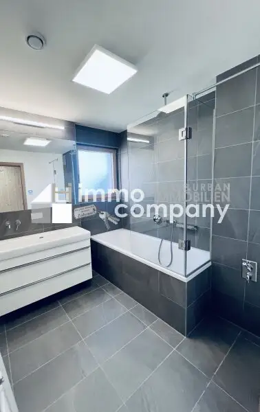 Moderne und neue Wohnung mit schöner Aussicht + Balkon und Terrasse!