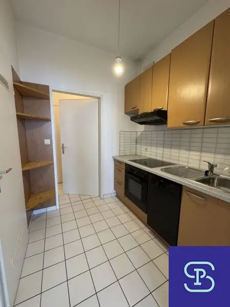 Provisionsfrei: Unbefristeter 45m² Altbau mit 2 Zimmern und Einbauküche - U1-Nähe!