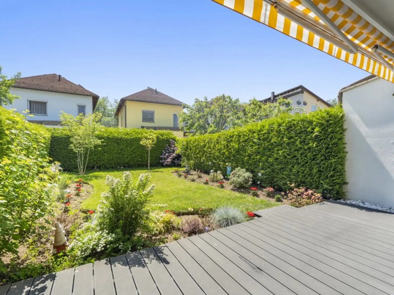 Schönes, sonniges und ruhiges Reihenhaus mit 142,00m² Nfl. und 102m² Eigengrund plus Carport und PKW-Stellplatz in Feschnig
