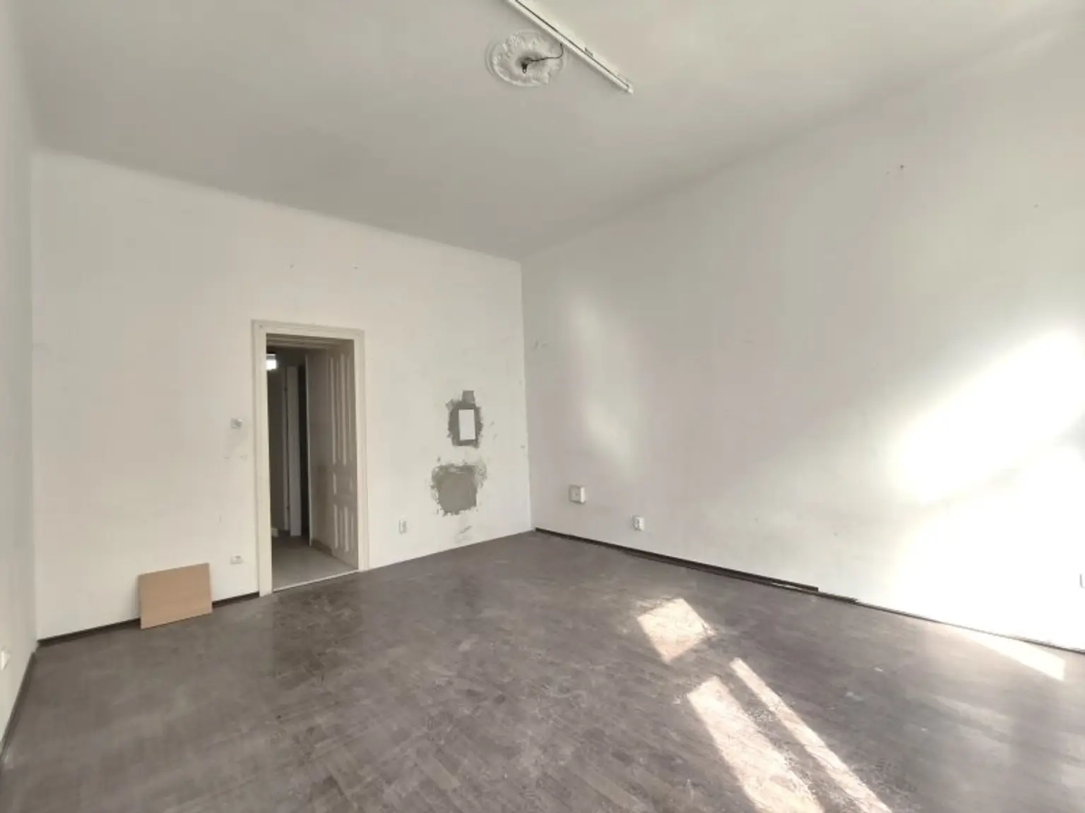 Charmante Altbauwohnung mit tollem Potenzial – Ihre Chance zur Selbstverwirklichung - Nahe U3 Hütteldorfer Straße