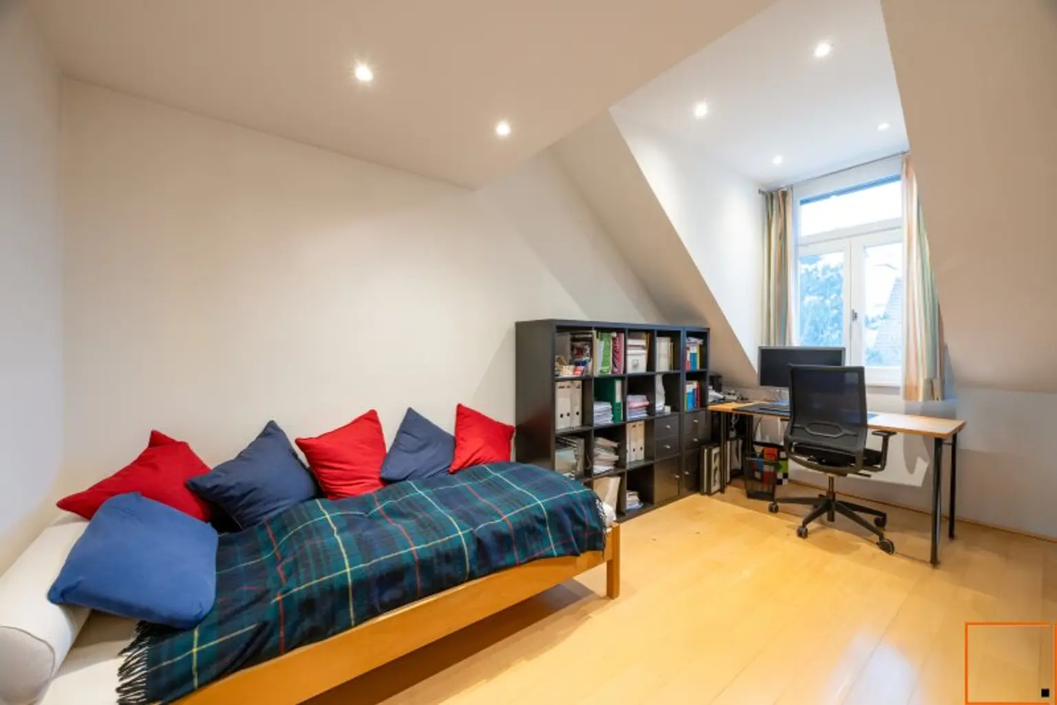 Luftiges Familien-Penthouse mit Ateliercharakter, großen Terrassen und Grünblick