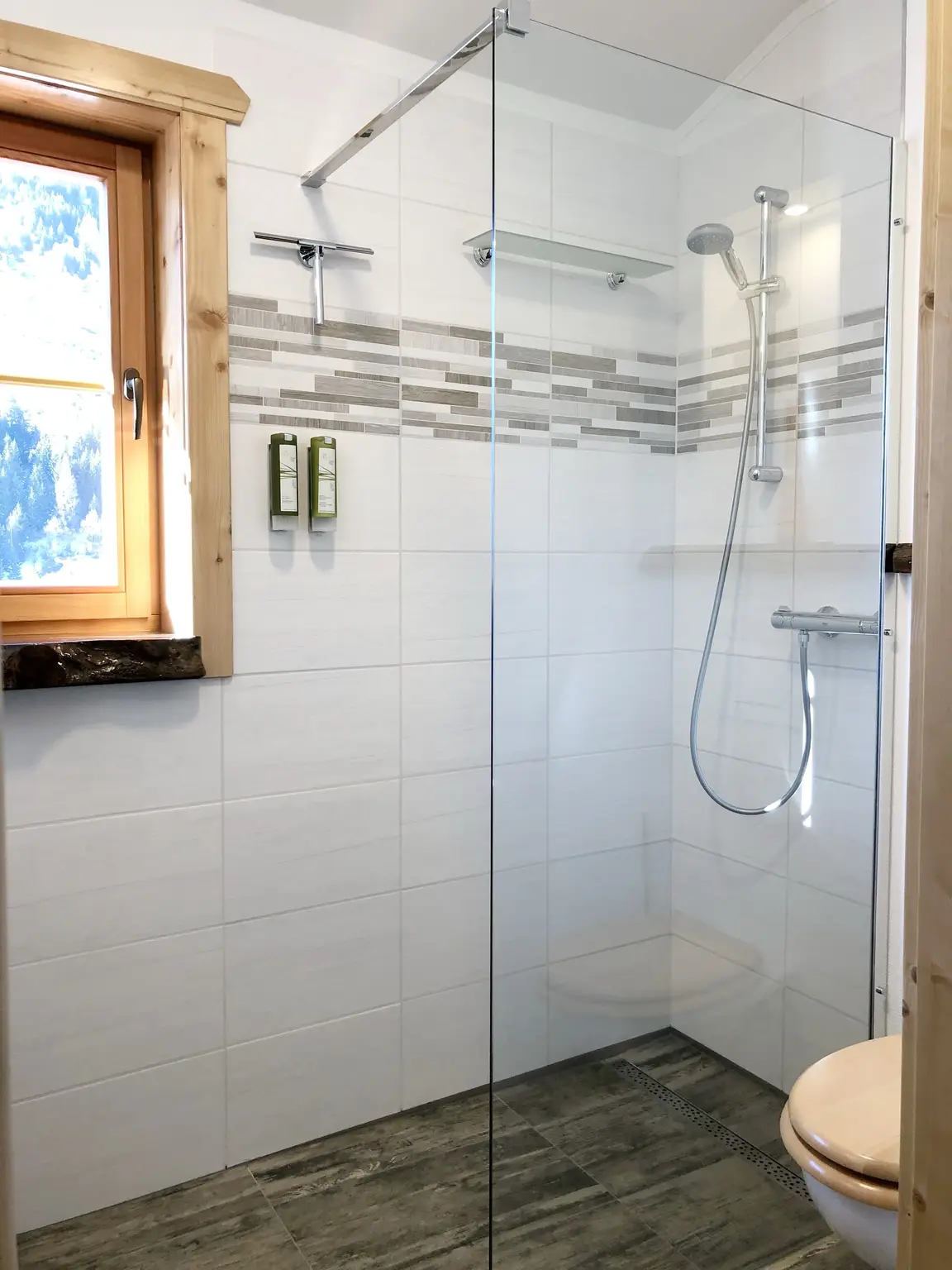 CHALET FÜR 7 – 8 PERSONEN IN KÄRNTEN MIT UNVERBUNDENER AUSSICHT In der Nähe der Ski- und Wandergebiete Bad Kleinkirchheim & Turracher Höhe!