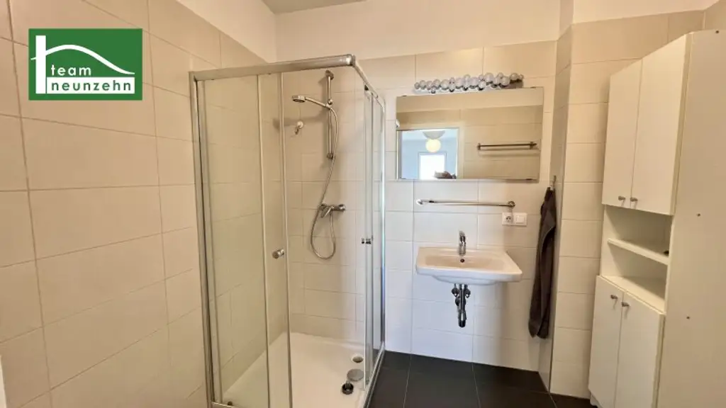 2 Zimmer-Wohnung in generalsaniertem Neubau mit ca. 6m2 Balkon.