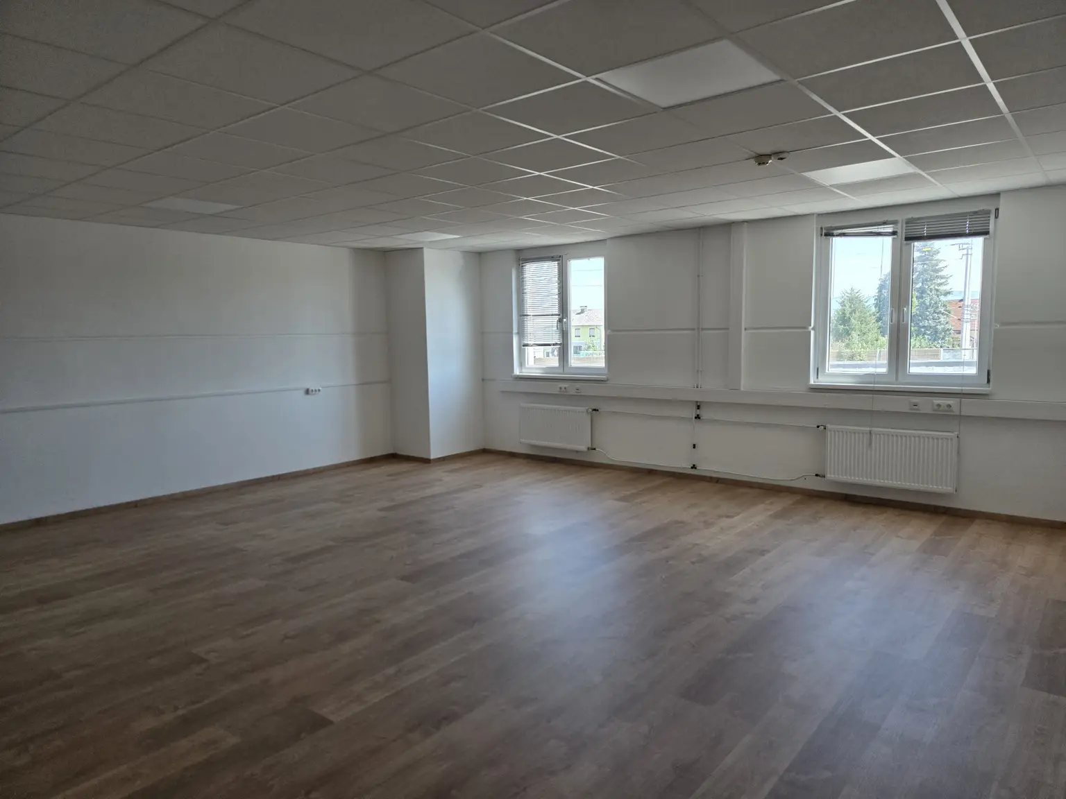 Weiteres Großraumbüro - Büro T.2.17