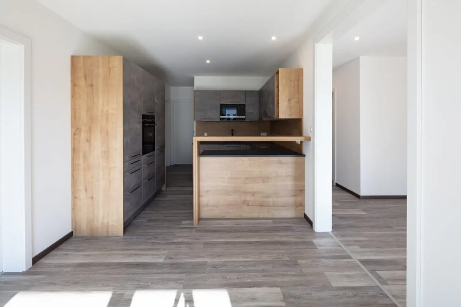 Neuwertige Gartenwohnung in Hagenberg mit 88 m²   II   Garten und Loggia mit gesamt 86 m²   II   große Einbauküche
