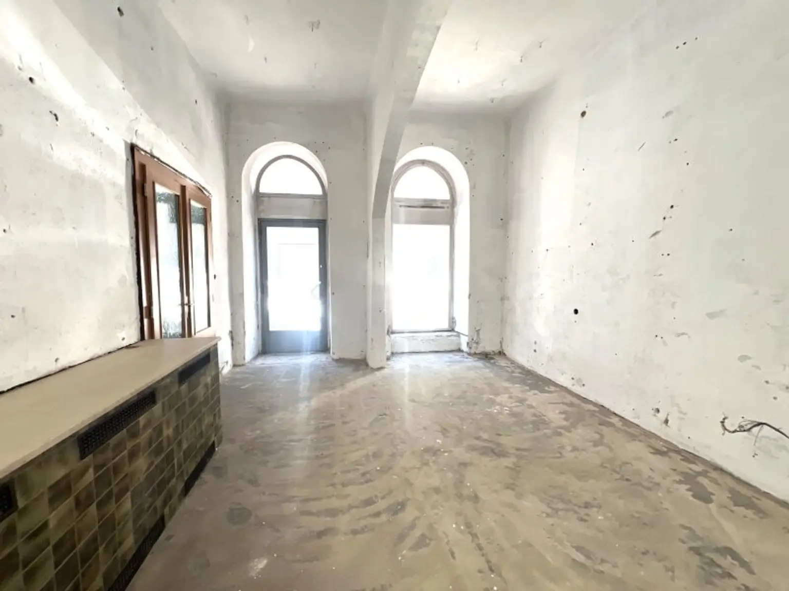 Top Lage! Renovierungsbedürftige Praxis oder Büro - aus Alt wird Neu